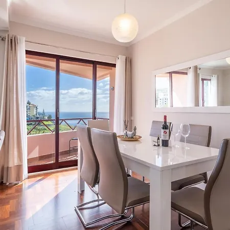 Serrado Do Mar 2 Bedroom Apartment *